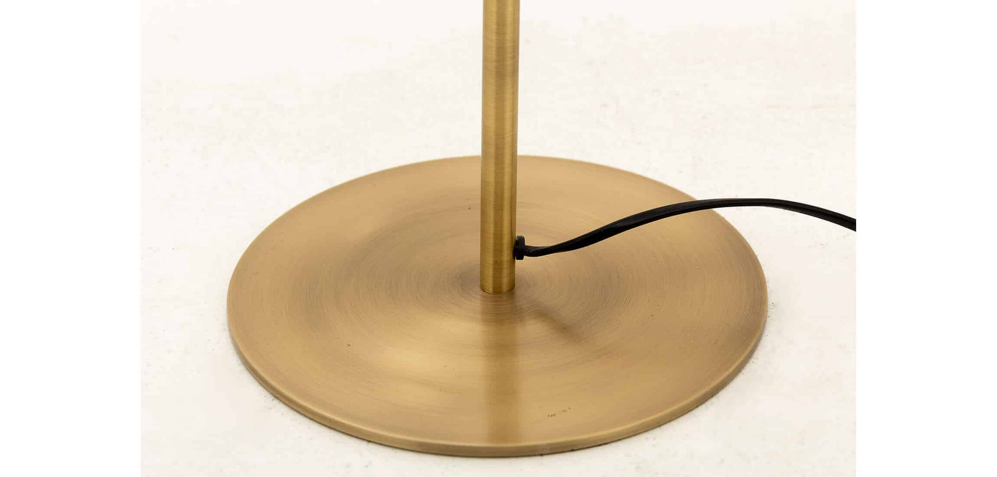 Flamant itai floor lamp with shade