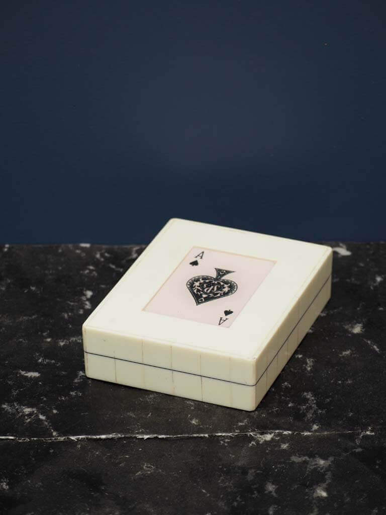Chehoma White card game box