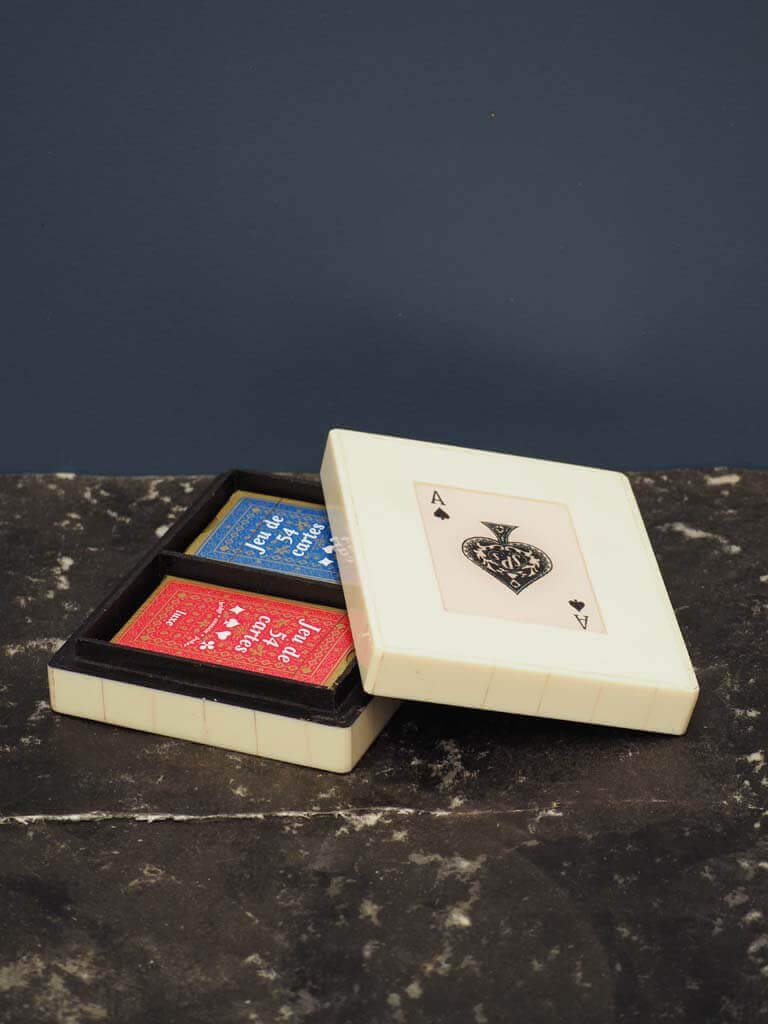 Chehoma White card game box