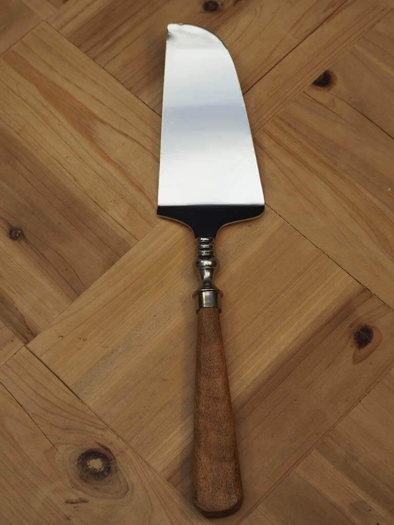 Chehoma Cake server with wooden handle