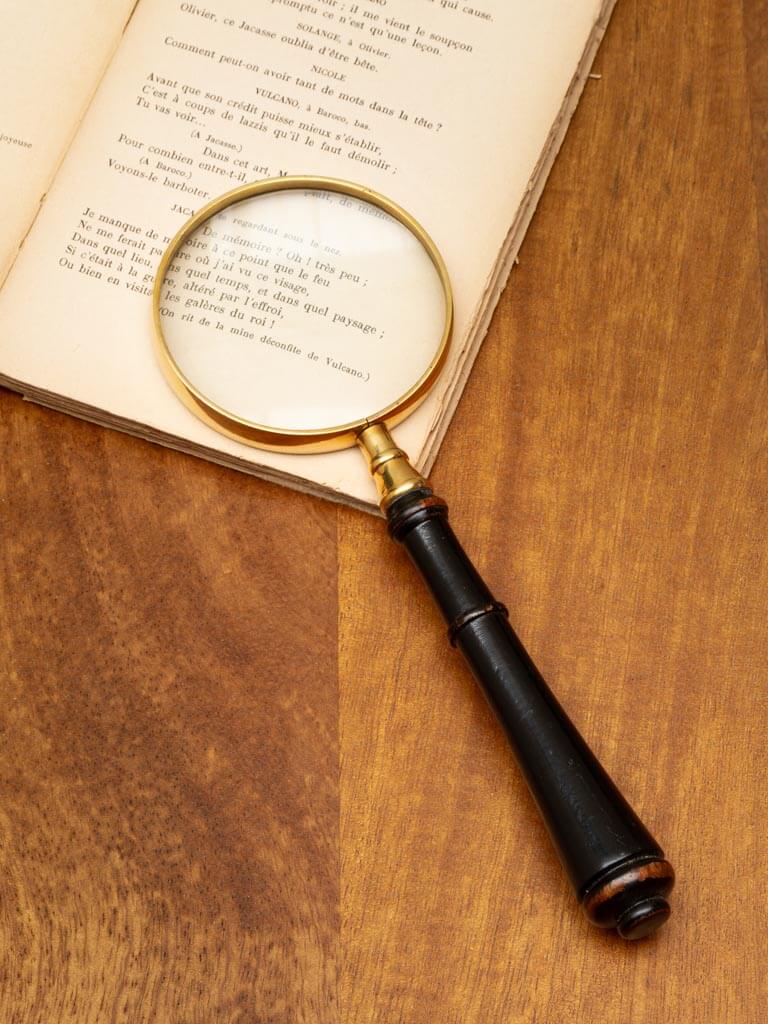 chehoma Magnifier with black handle