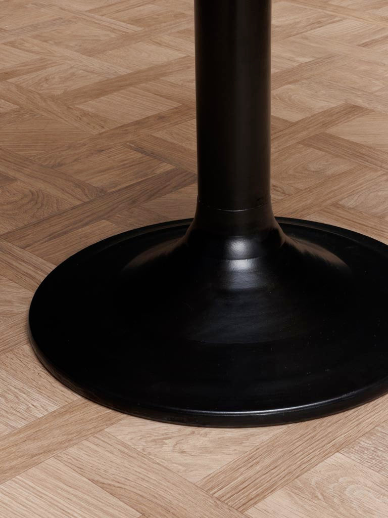 Round dining table walvis